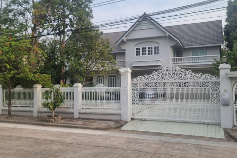 House in Bangkok, Thailand 5 bedrooms № 189493 - photo 8
