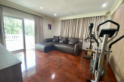 House in Bangkok, Thailand 5 bedrooms № 189493 - photo 3