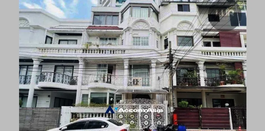 Haus in Yan Nawa, Bangkok, Thailand 4 Schlafzimmer № 216490