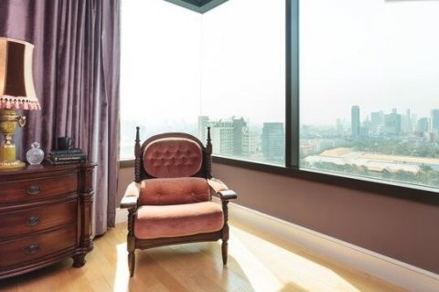 Condo in Bangkok, Thailand, 3 bedrooms  № 143805 - photo 1