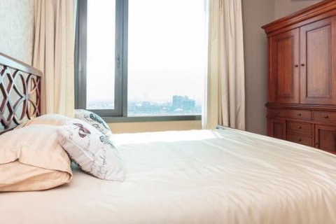 Condo in Bangkok, Thailand, 3 bedrooms  № 143805 - photo 2