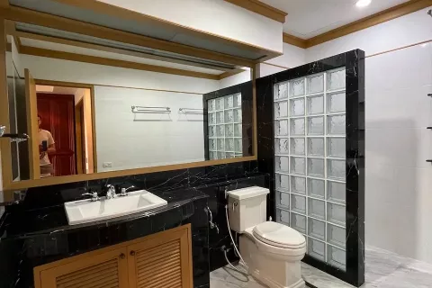 Кондоминиум с 2 спальнями в Кхлонг Сане, Бангкок, Таиланд № 137220 - фото 13