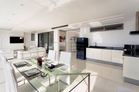 Condo in Phuket, Thailand, 2 bedrooms  № 137217 - photo 7