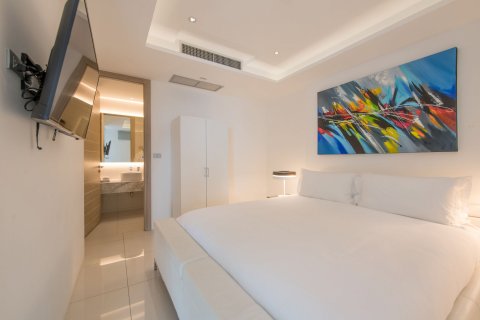 Condo in Phuket, Thailand, 2 bedrooms  № 137217 - photo 8