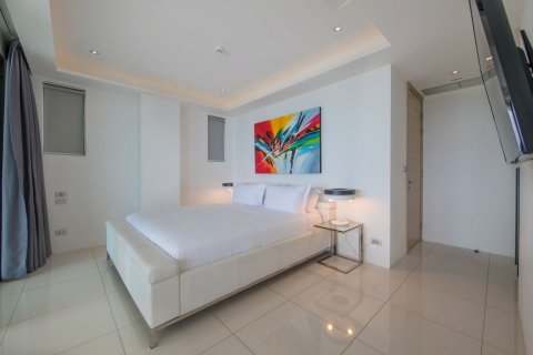 Condo in Phuket, Thailand, 2 bedrooms  № 137217 - photo 17