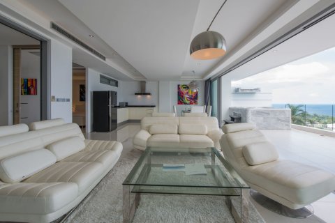 Condo in Phuket, Thailand, 2 bedrooms  № 137217 - photo 15