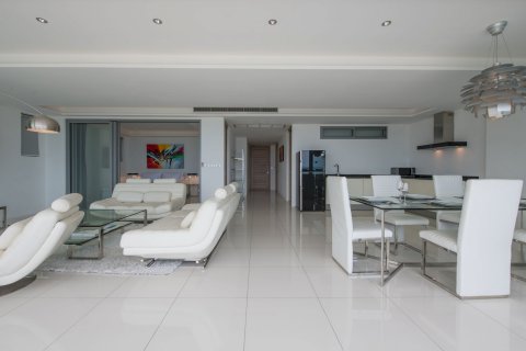 Condo in Phuket, Thailand, 2 bedrooms  № 137217 - photo 10