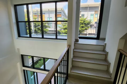 Townhouse à Bang Kaeo, Thaïlande 3 chambres № 146213 - photo 11