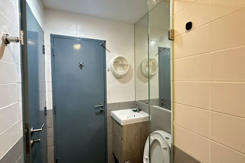 Studio dans le Condo à Huai Khwang, Bangkok, Thaïlande  № 139113 - photo 11