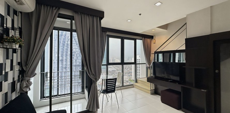 Studio dans le Condo à Huai Khwang, Bangkok, Thaïlande  № 139113