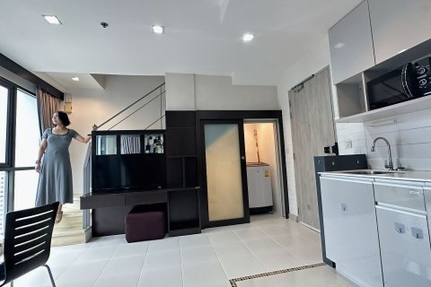 Studio dans le Condo à Huai Khwang, Bangkok, Thaïlande  № 139113 - photo 4