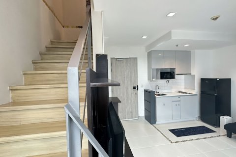 Studio dans le Condo à Huai Khwang, Bangkok, Thaïlande  № 139113 - photo 2