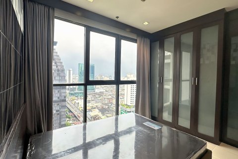 Studio dans le Condo à Huai Khwang, Bangkok, Thaïlande  № 139113 - photo 7