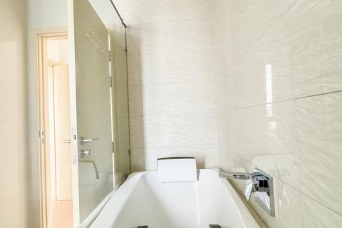 Condo in Watthana, Bangkok, Thailand, 2 bedrooms  № 158640 - photo 8