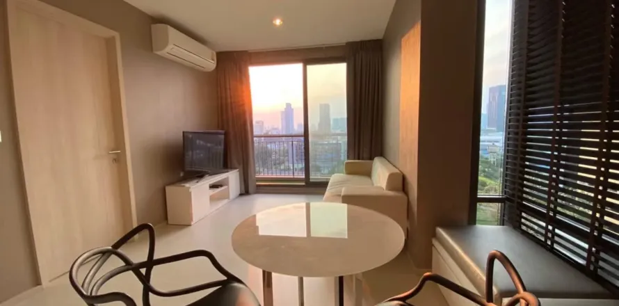 Studio in the Condo in Khlong Toei, Bangkok, Thailand  № 158639