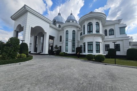 Дом в Бан Лам Лук Ка, Таиланд с 7 спальнями  № 149847 - фото 1