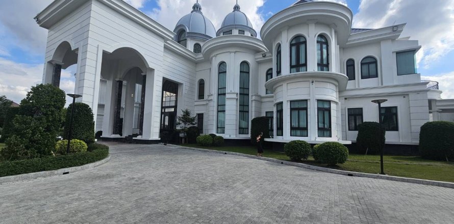 Дом в Бан Лам Лук Ка, Таиланд с 7 спальнями  № 149847