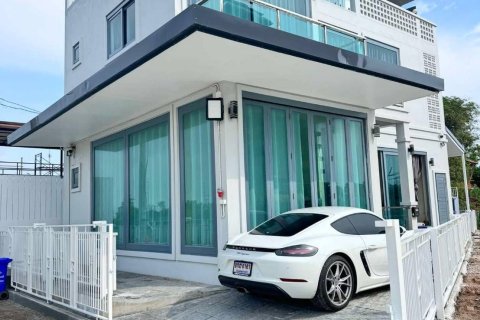 Villa in Cha-am, Thailand 4 bedrooms № 138451 - photo 1