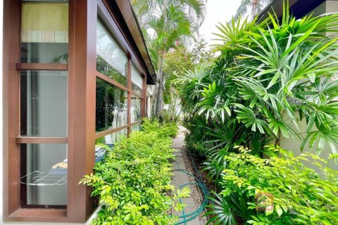 Villa in Ko Samui, Thailand 3 bedrooms № 138447 - photo 28