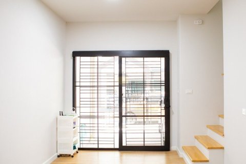 Townhouse in Bang Kaeo, Thailand 3 bedrooms № 155204 - photo 3