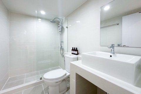 Кондоминиум с 2 спальнями в Хуай Кванге, Бангкок, Таиланд № 153262 - фото 11