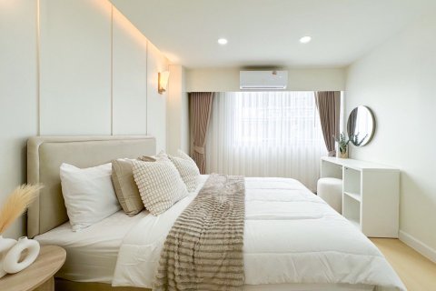 Кондоминиум с 2 спальнями в Хуай Кванге, Бангкок, Таиланд № 153262 - фото 10