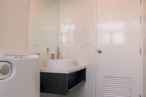 Condo in Bang Rak, Bangkok, Thailand, 2 bedrooms  № 136519 - photo 12