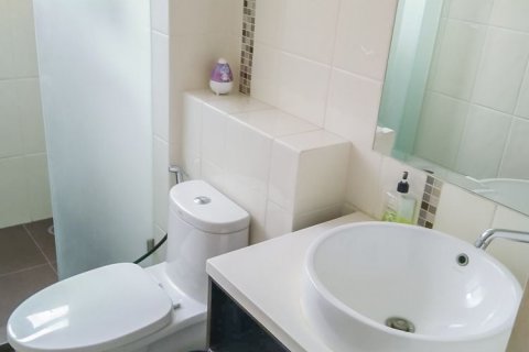 Condo in Bang Rak, Bangkok, Thailand, 2 bedrooms  № 136519 - photo 13