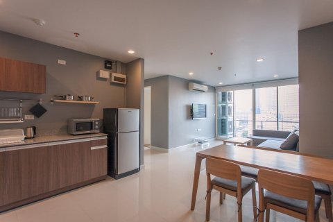Condo in Bang Rak, Bangkok, Thailand, 2 bedrooms  № 136519 - photo 1