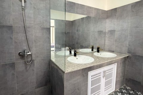 Casa de 6 dormitorios en Bang Lamung, Tailandia № 233705 - foto 13