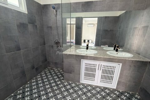 Casa de 6 dormitorios en Bang Lamung, Tailandia № 233705 - foto 12