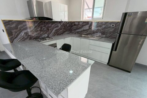 Casa de 6 dormitorios en Bang Lamung, Tailandia № 233705 - foto 4