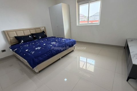 Casa de 6 dormitorios en Bang Lamung, Tailandia № 233704 - foto 5