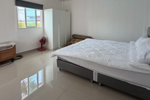 Casa de 6 dormitorios en Bang Lamung, Tailandia № 233704 - foto 12
