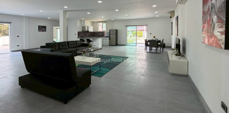 Casa de 6 dormitorios en Bang Lamung, Tailandia № 233704