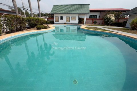 Casa de 6 dormitorios en Bang Lamung, Tailandia № 233704 - foto 15
