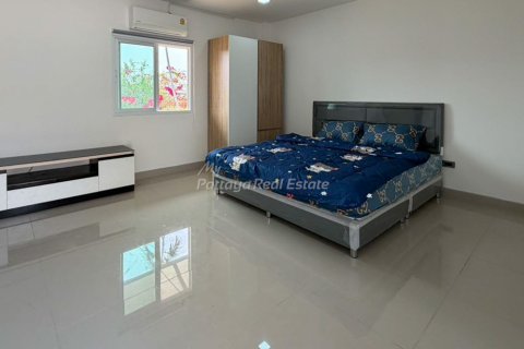 Casa de 6 dormitorios en Bang Lamung, Tailandia № 233704 - foto 6
