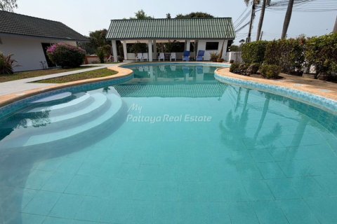 Casa de 6 dormitorios en Bang Lamung, Tailandia № 233704 - foto 16