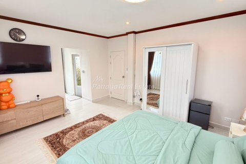 House in Bang Lamung, Thailand 4 bedrooms № 233702 - photo 18