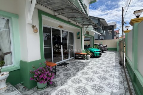 House in Bang Lamung, Thailand 4 bedrooms № 233702 - photo 2