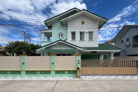 House in Bang Lamung, Thailand 4 bedrooms № 233702 - photo 1