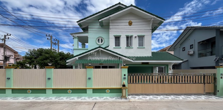 House in Bang Lamung, Thailand 4 bedrooms № 233702