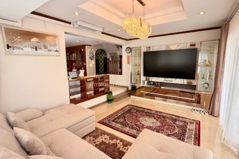 House in Bang Lamung, Thailand 4 bedrooms № 233702 - photo 4