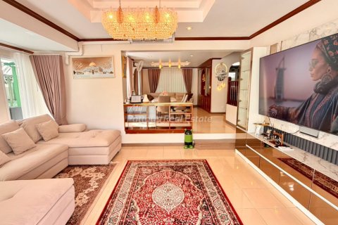 House in Bang Lamung, Thailand 4 bedrooms № 233702 - photo 3