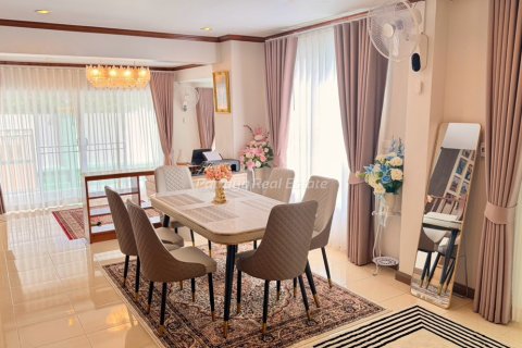 House in Bang Lamung, Thailand 4 bedrooms № 233702 - photo 5