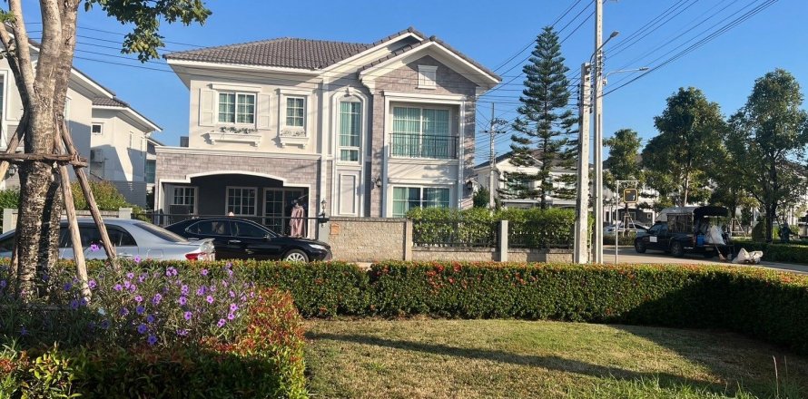 Maison à Bang Khen, Bangkok, Thaïlande 4 chambres № 140012