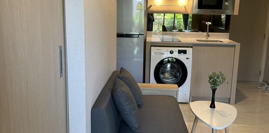 Studio in the Condo in Watthana, Bangkok, Thailand  № 162145