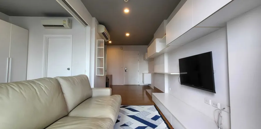 Studio in the Condo in Watthana, Bangkok, Thailand  № 162147