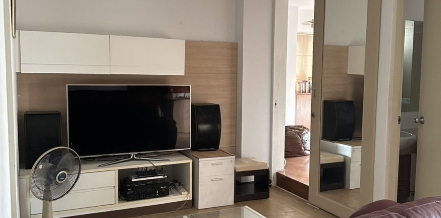 Condo in Samut Prakan, Thailand, 2 bedrooms  № 154287