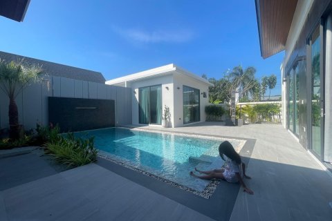 Villa in Phuket, Thailand 3 bedrooms № 154408 - photo 1
